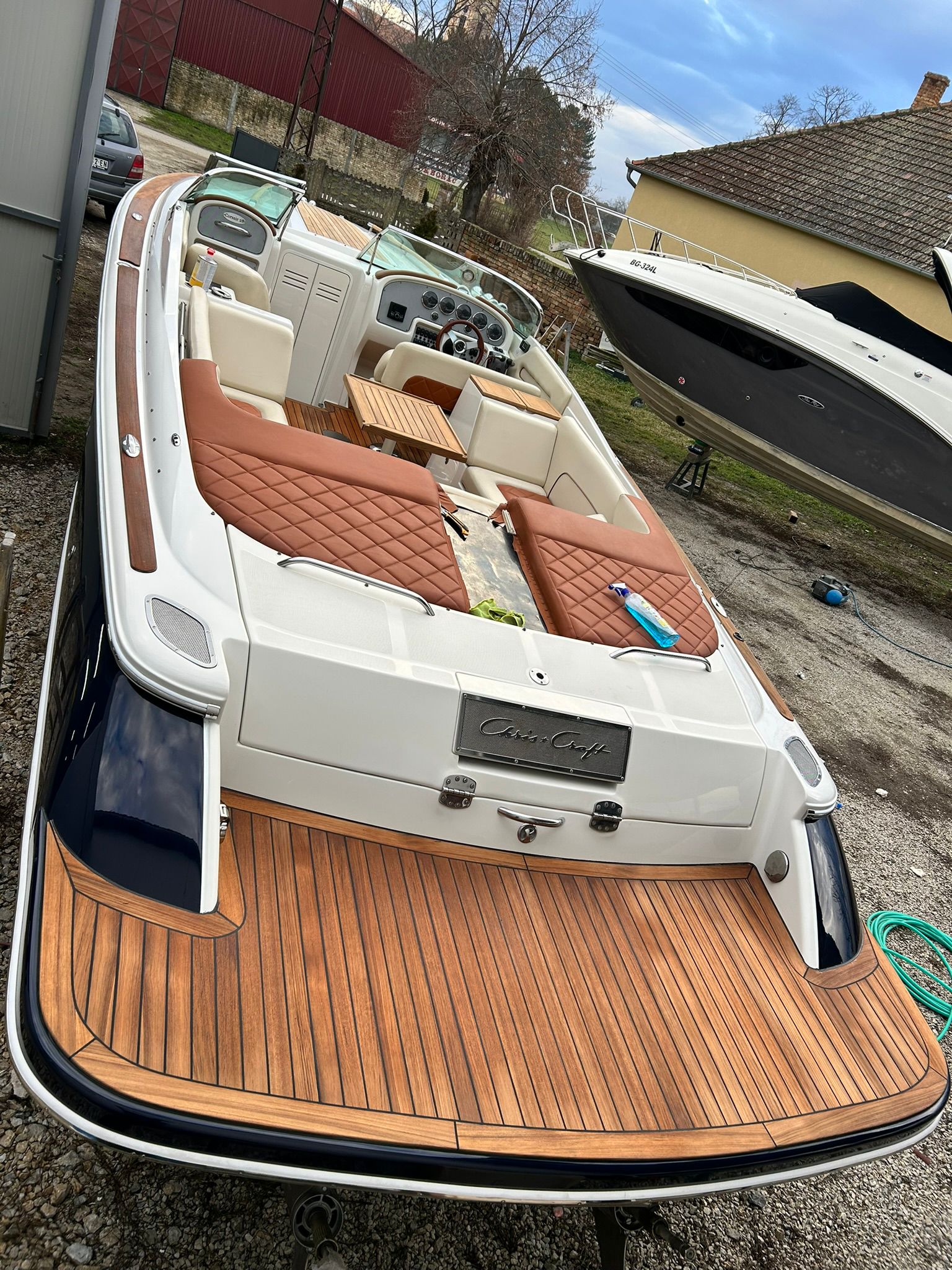 Chris Craft sa tik podom